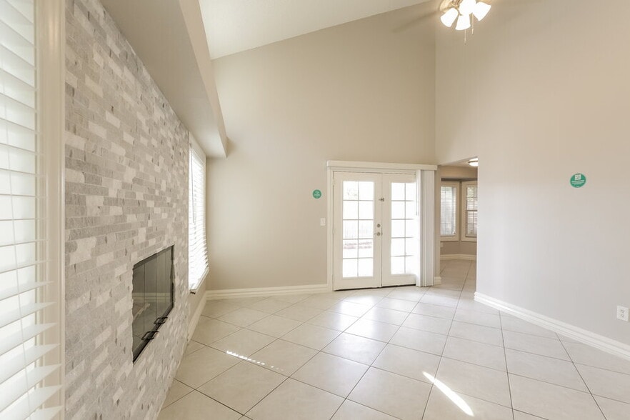 Building Photo - 1915 S 39th St