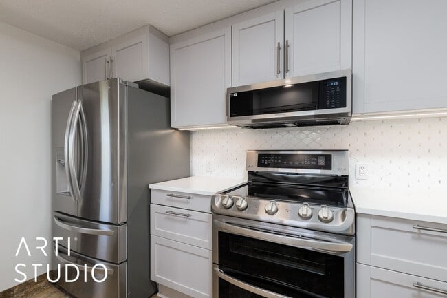 Building Photo - 983 Westwood Dr