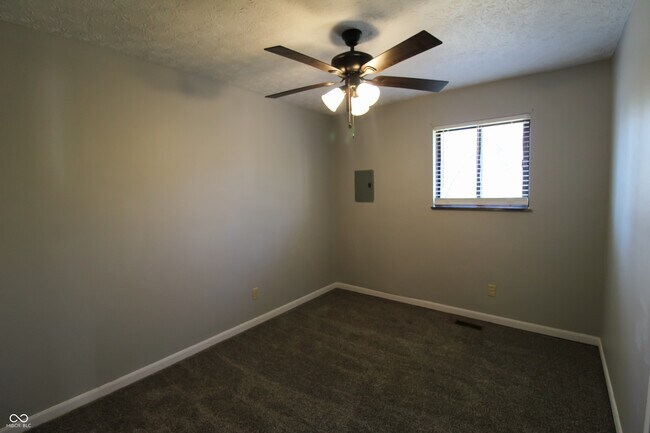 Building Photo - 304 S Mill St