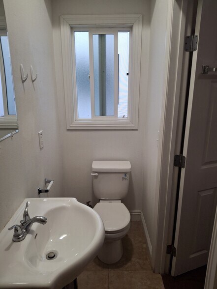 Building Photo - 1248 W 37th Dr