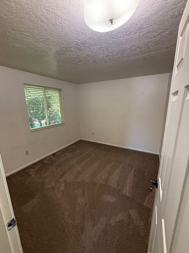 Building Photo - 408 E Pinehurst Dr