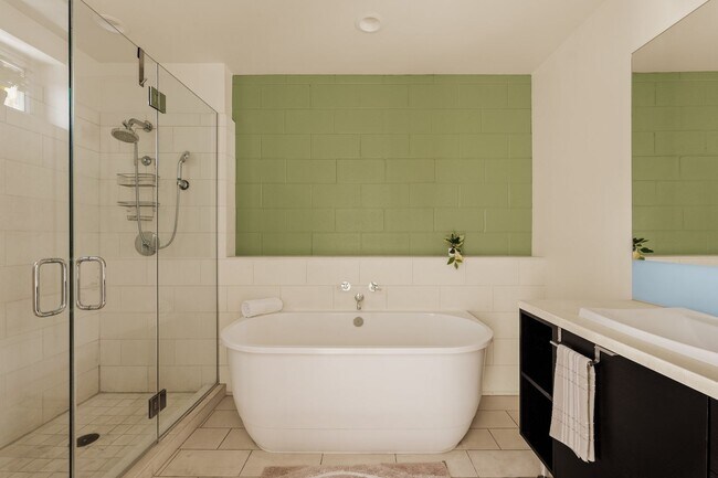 Building Photo - 3450 Cahuenga Blvd W