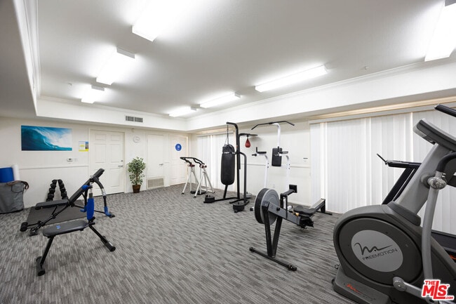 Building Photo - 937 12th St