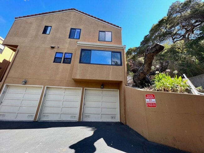 Building Photo - Great Natural light, Treetop Views with 2 Primary Suites plus OFFICE and a 2 car garage, It is li...