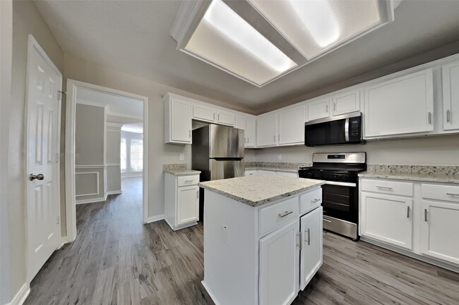 Building Photo - 727 Pateway Ct