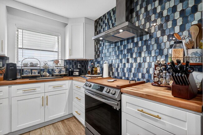 Building Photo - 212 High Point Blvd