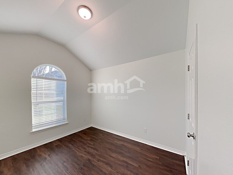 Building Photo - 2204 Perkins Crossing Dr