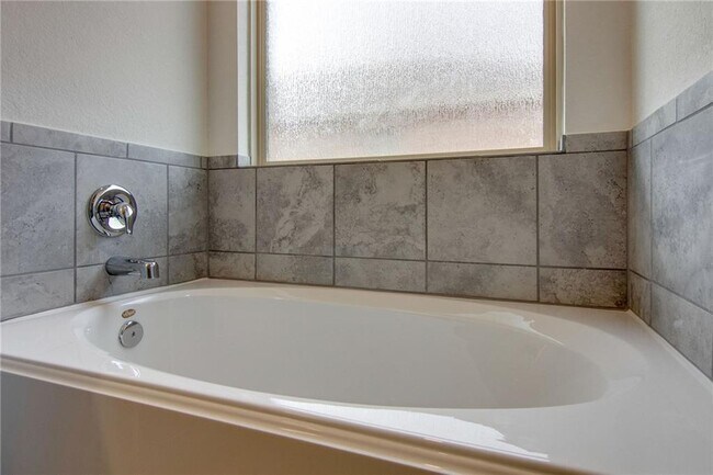 Building Photo - 1320 Chad Dr