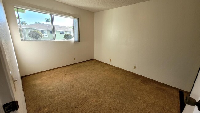 Building Photo - Mililani Parkway 2 Bedroom 1 Bath with 2 P...