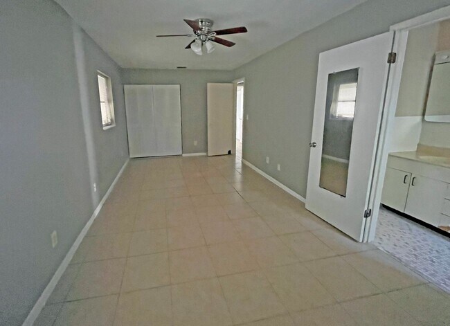 Building Photo - 4514 Cynthia Ln