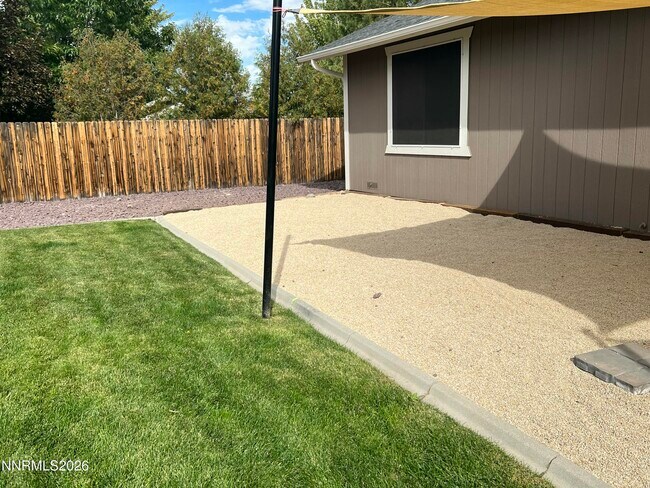 Building Photo - 2175 Albatross Way
