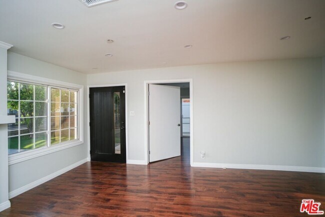 Building Photo - 6840 Nestle Ave