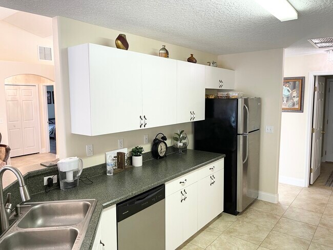 Building Photo - 35 Postman Ln