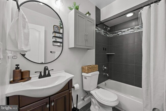 Building Photo - 1363 Childress St NE