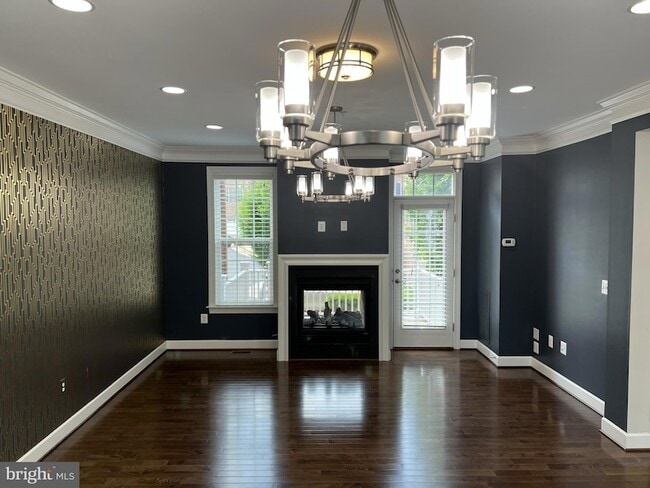 Building Photo - 4092 Sutherland Pl