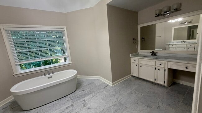 Building Photo - 10575 Aviary Dr