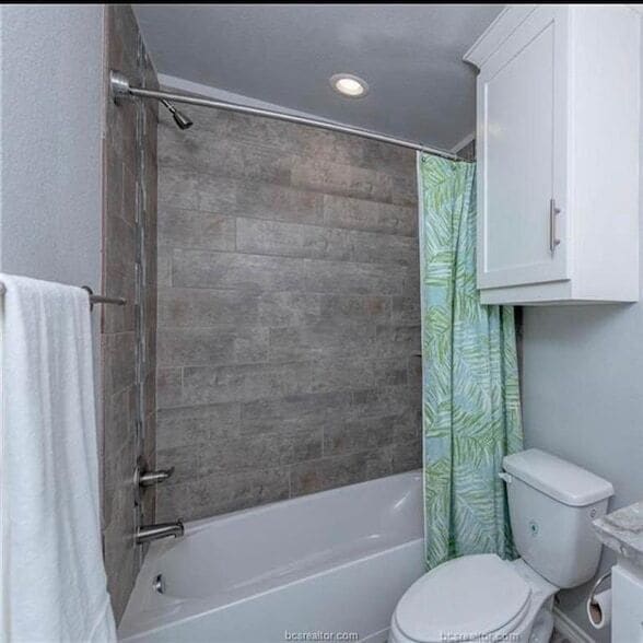 Building Photo - 3635 Kenyon Dr