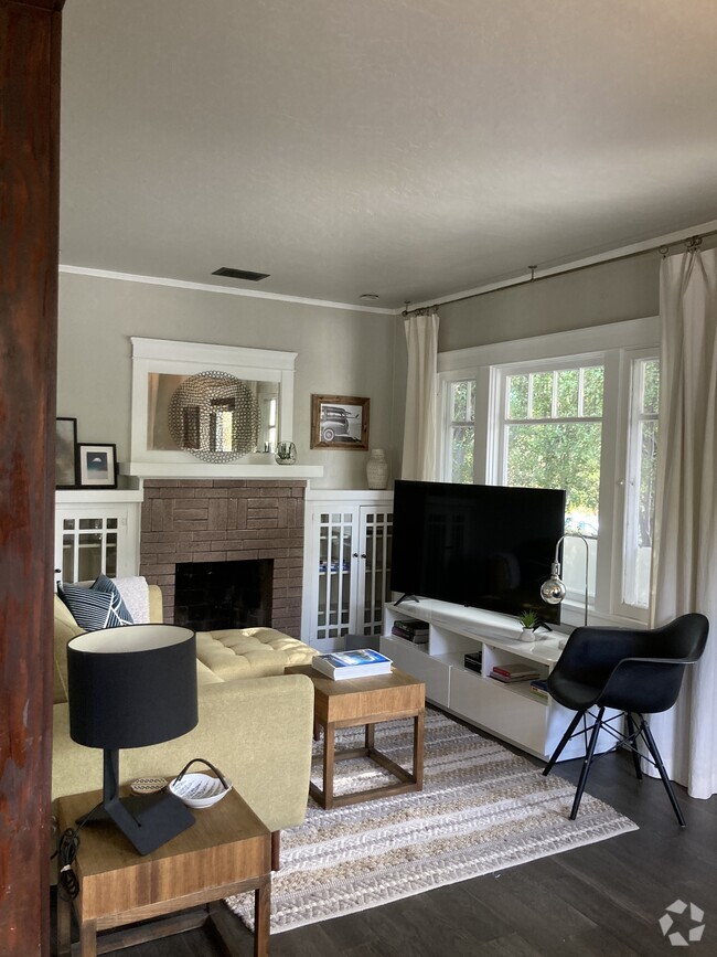 Living Room - 3720 Crestwood Pl