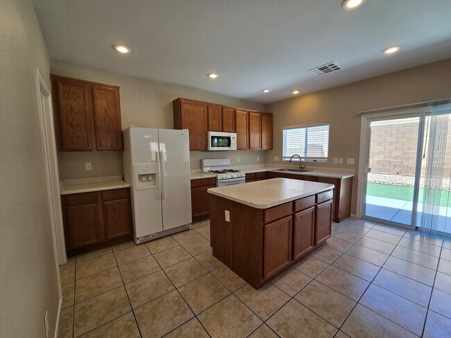 Building Photo - A Stunning 4 Bedroom Home in South West La...