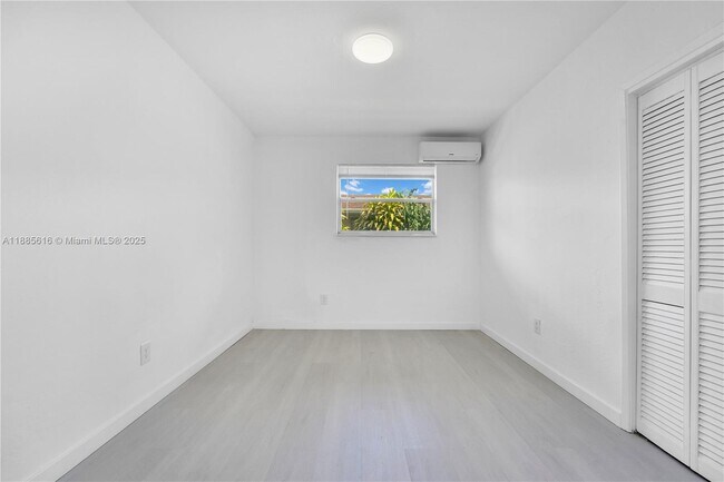 Building Photo - 15991 NE 18th Pl