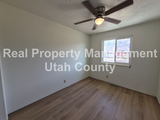 Building Photo - Orem Townhome New Flooring Finished soon