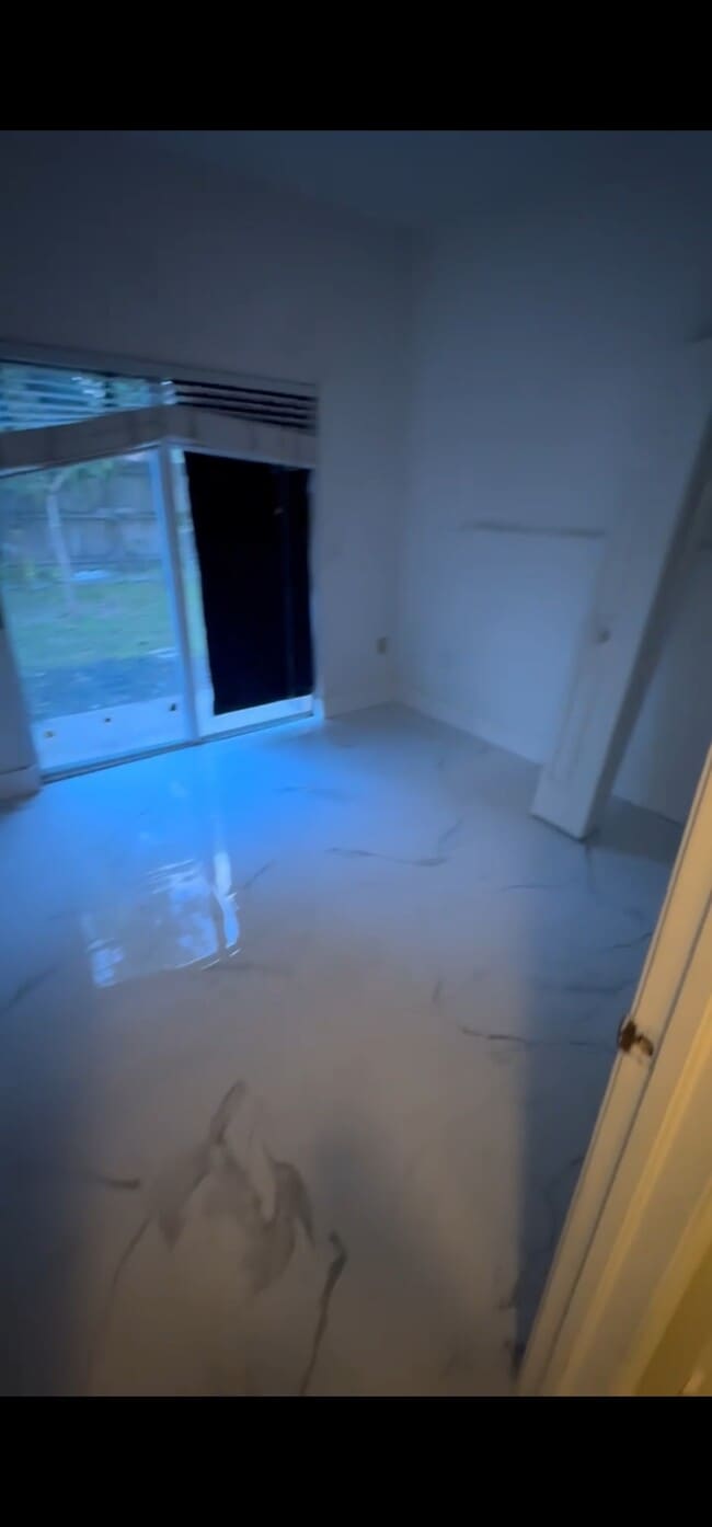 Building Photo - 2507 NE 41st Terrace