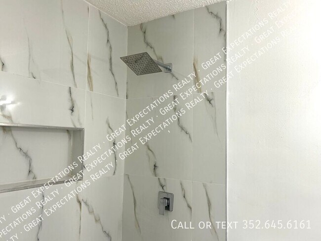 Building Photo - 5836 SE Drew Rd