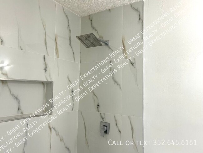 Building Photo - 5846 SE Drew Rd