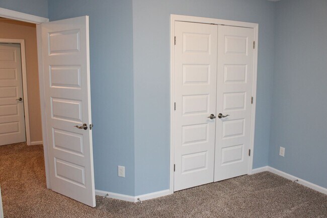 Building Photo - Flexible leasing Terms