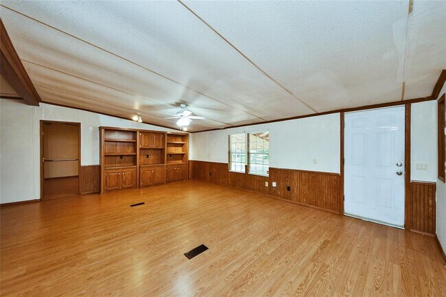 Building Photo - 18915 Sawmill Dr