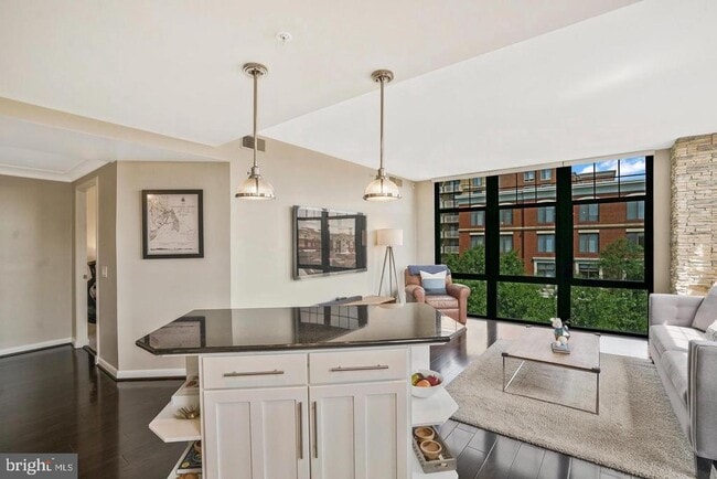 Building Photo - 1021 N Garfield St