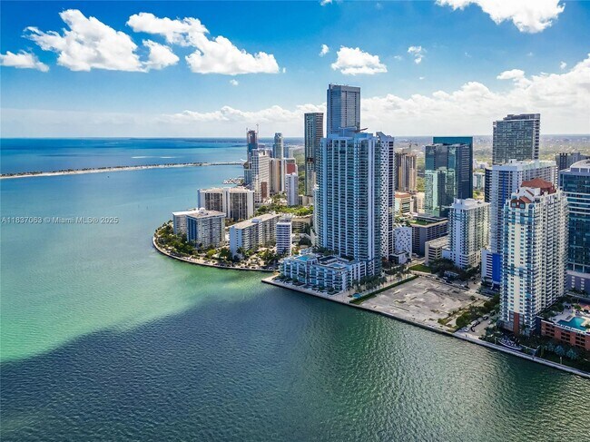 Building Photo - 1331 Brickell Bay Dr