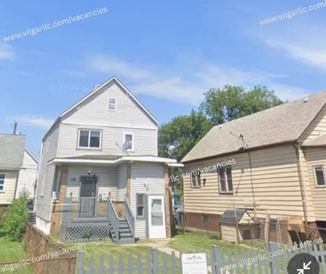 Building Photo - 3910 Deodar St