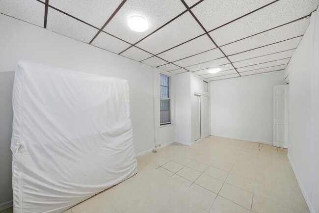 Building Photo - 222 47th St