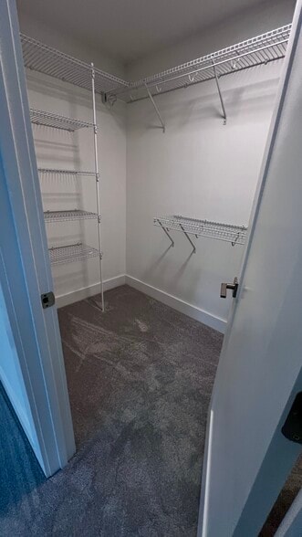 Building Photo - 5 Indian Valley Rd