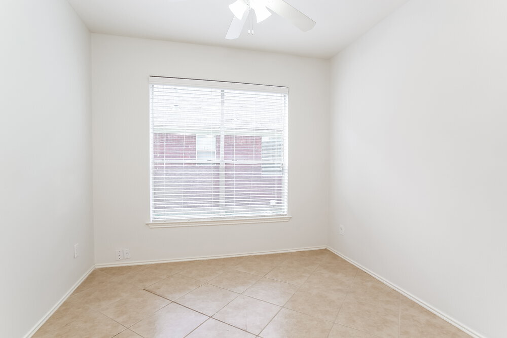 Building Photo - 17902 Scenic Oaks Dr