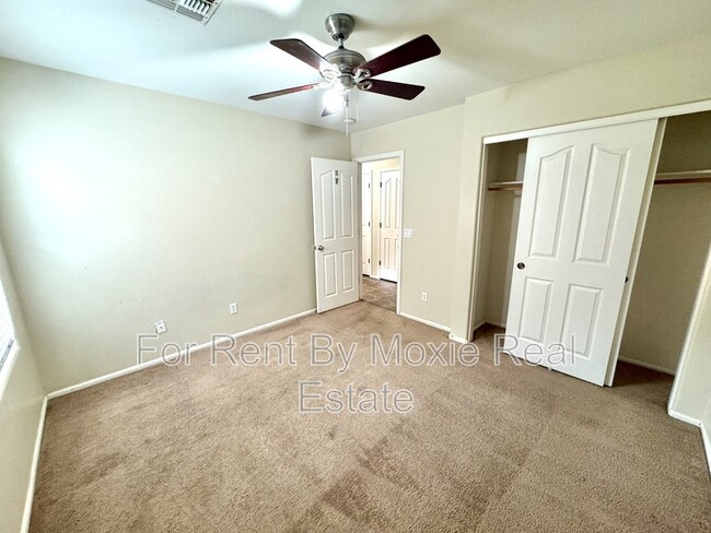 Building Photo - 43385 W Chisholm Dr