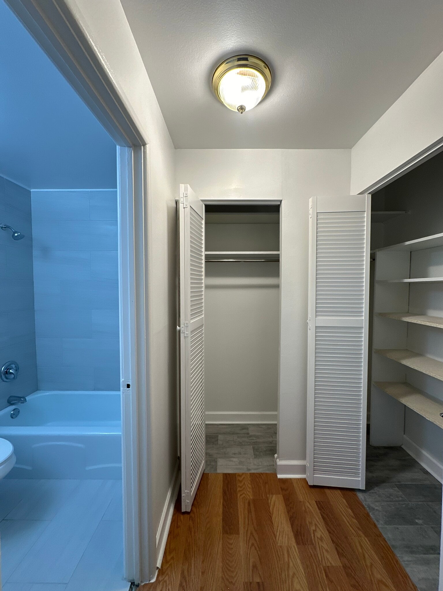 Building Photo - 3815 N Pine Grove Ave