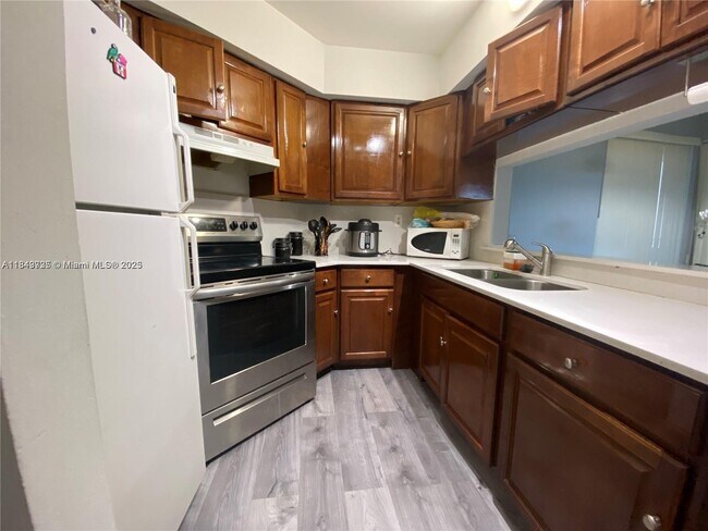 Building Photo - 8365 SW 152nd Ave