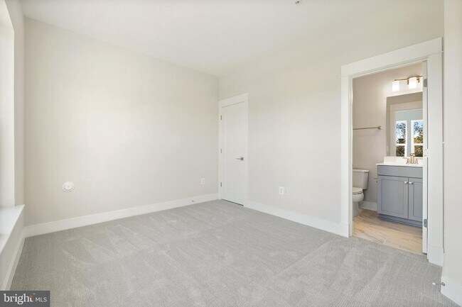 Building Photo - 23142 Horseshoe Trl Sq