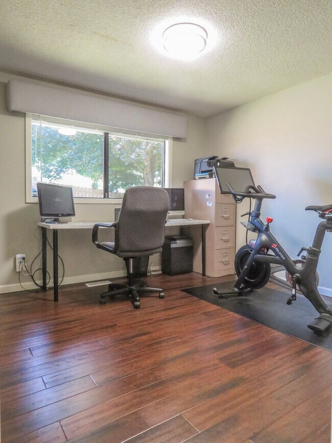 Building Photo - Coming Soon !!! 4 Bedroom Tualatin Home Available - Inquire today !!!