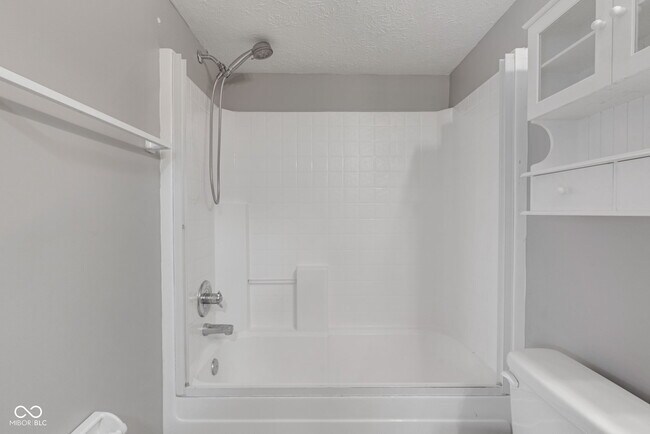 Building Photo - 6318 Pickwick Ct