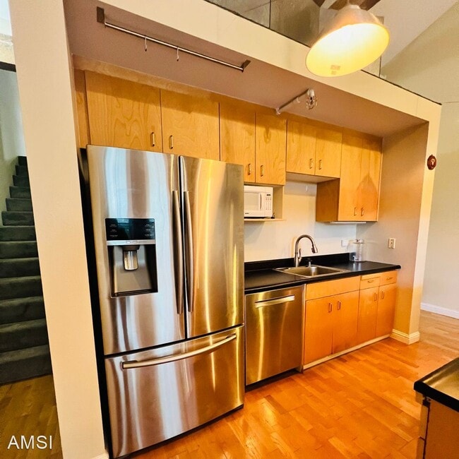 Building Photo - 2 br, 2 bath House - 400 Spear Street #220