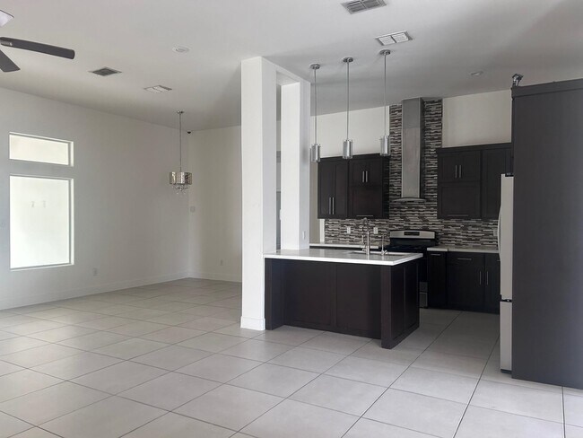 Building Photo - 2811 T.S Eliot Dr