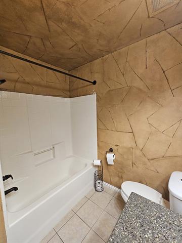 Building Photo - 5044 La Paloma Dr