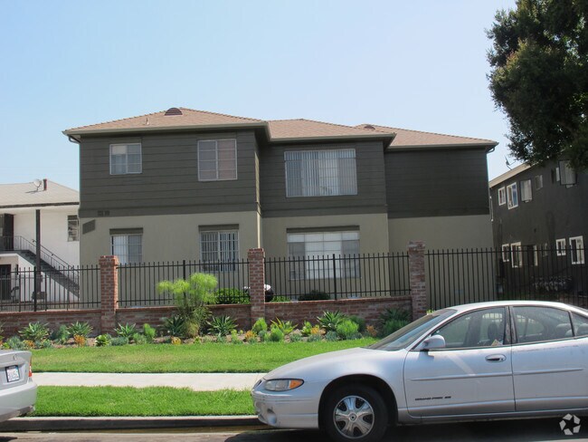 Building Photo - 4101-4103 Palmyra
