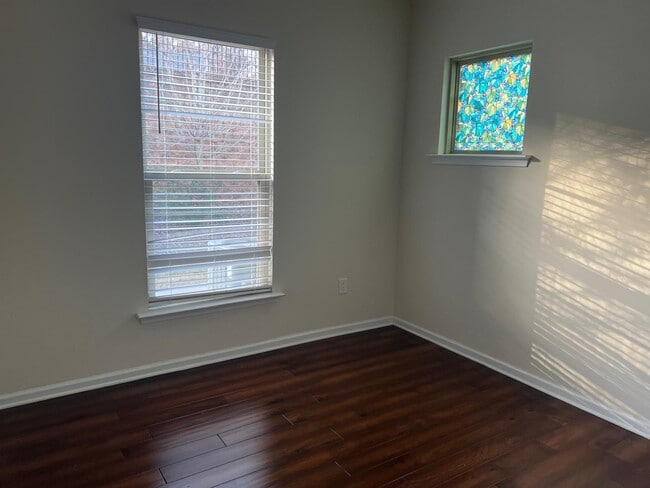 Building Photo - 2121 Chipley Dr