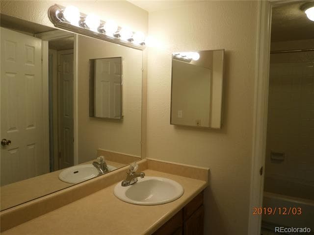 Building Photo - 14802 E Kentucky Dr