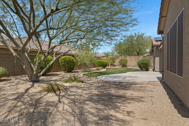 Building Photo - 2268 W River Rock Trail