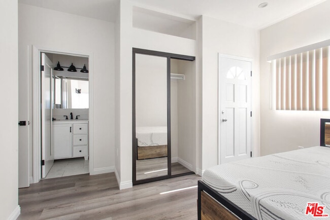 Building Photo - 1462 W 22nd St